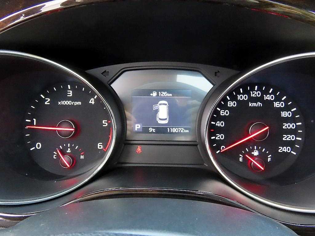 KIA Carnival - Vista 9