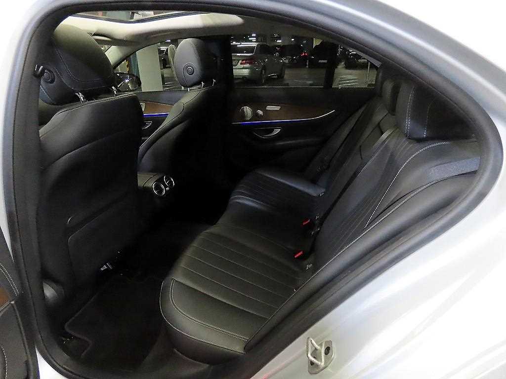 Mercedes Benz E class - Vista 7