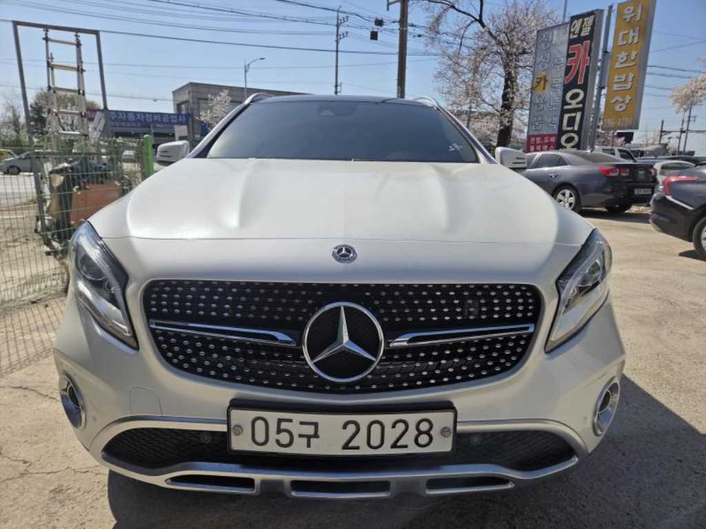 Mercedes Benz GLA Class 2018 Café - Importación desde Corea - HF Imports Iquique - Foto 1
