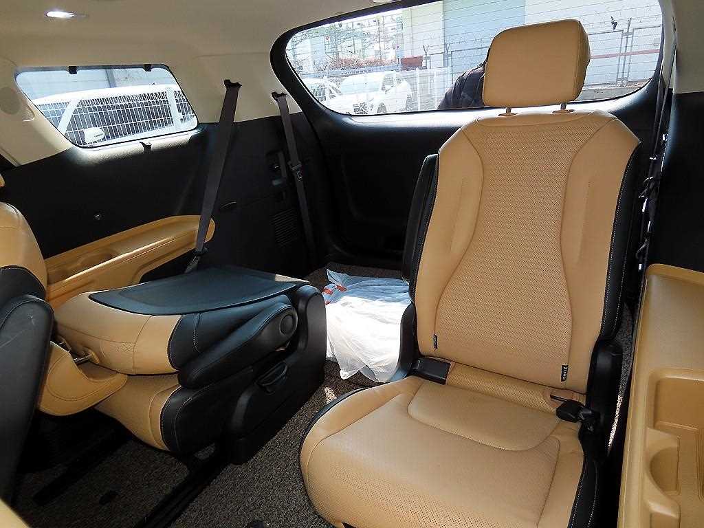 KIA Carnival - Vista 7