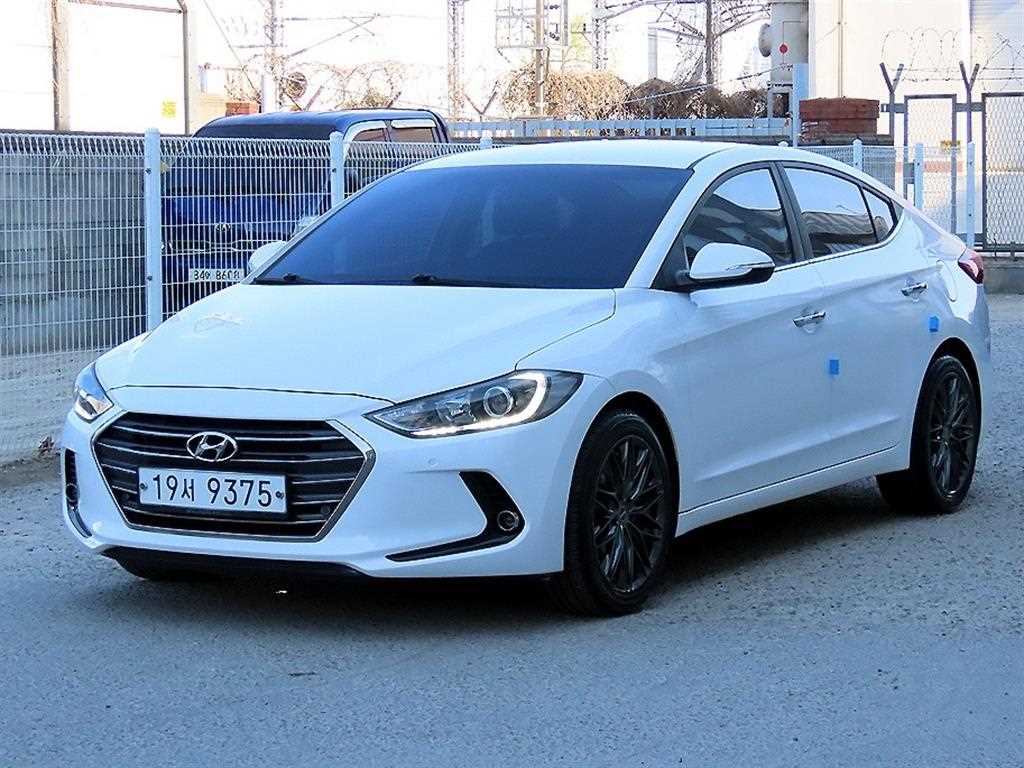 HYUNDAI Avante - Vista 2