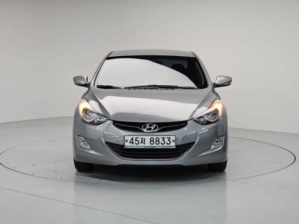 HYUNDAI Avante - Vista 2