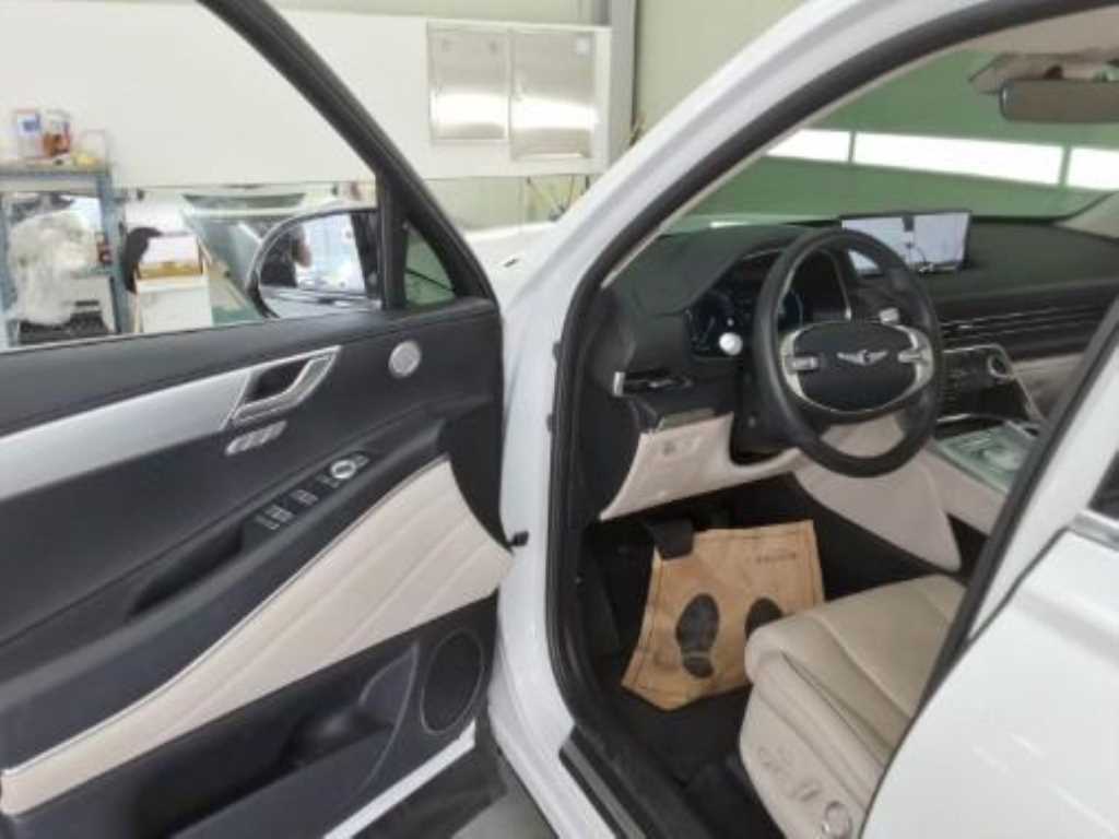 Genesis GV80 - Vista 8