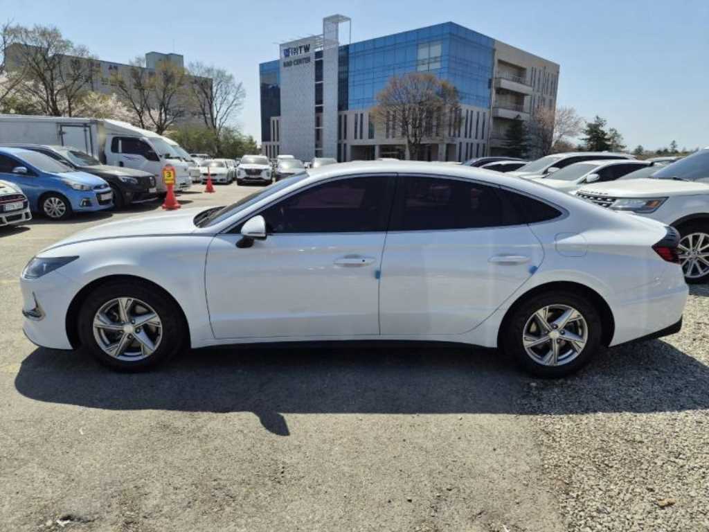 HYUNDAI Sonata - Vista 3