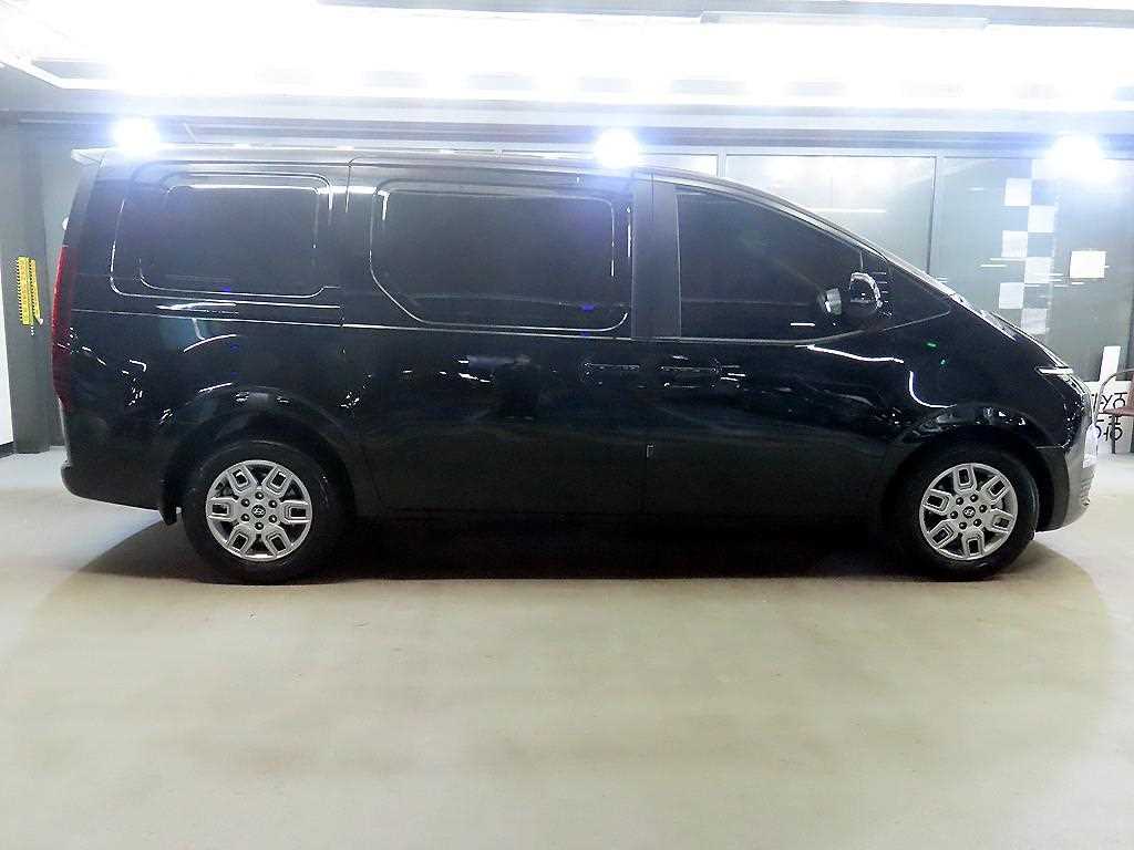 HYUNDAI Staria - Vista 3