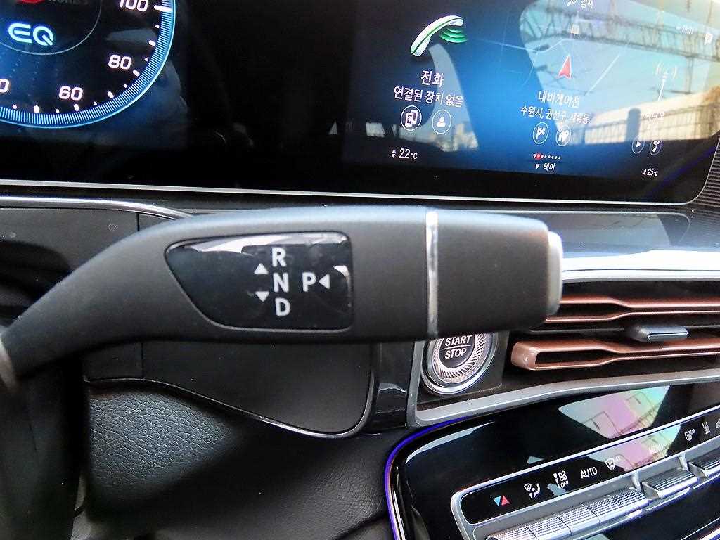 Mercedes Benz EQC - Vista 10