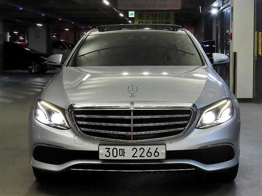 Mercedes Benz E class - Vista 2