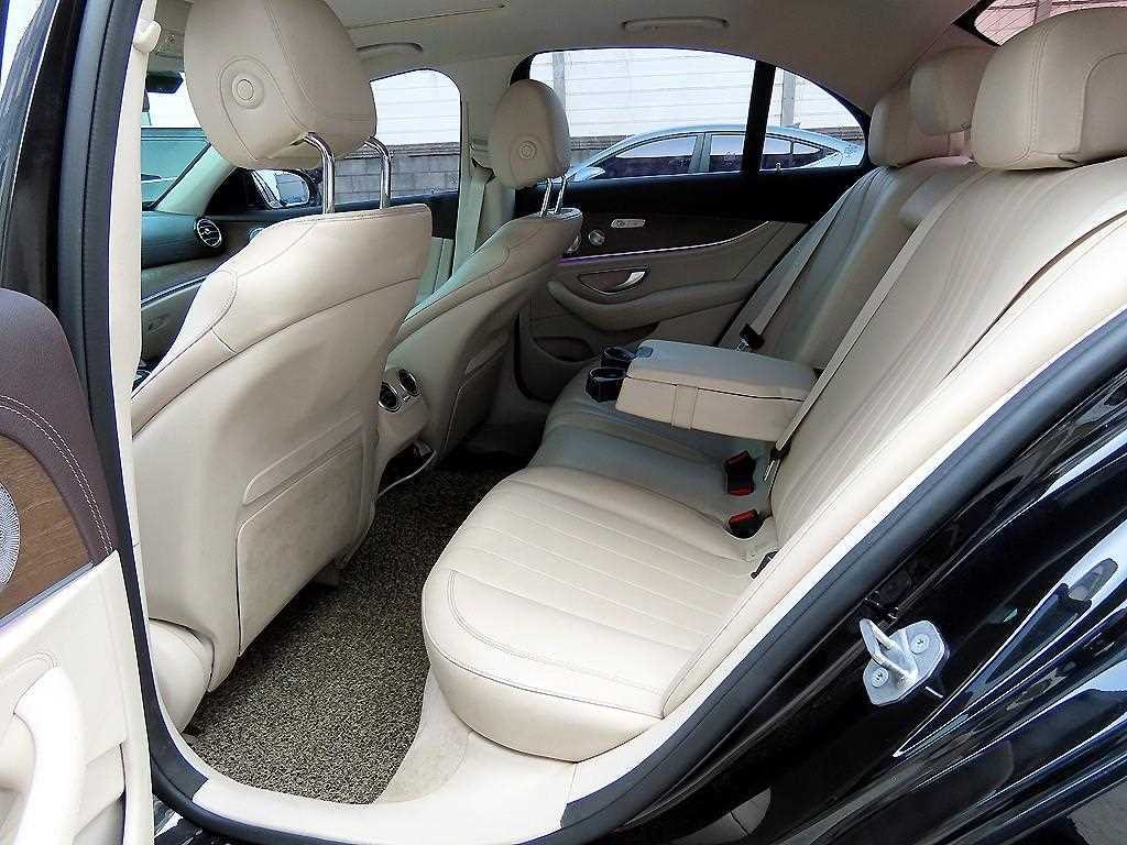 Mercedes Benz E class - Vista 6