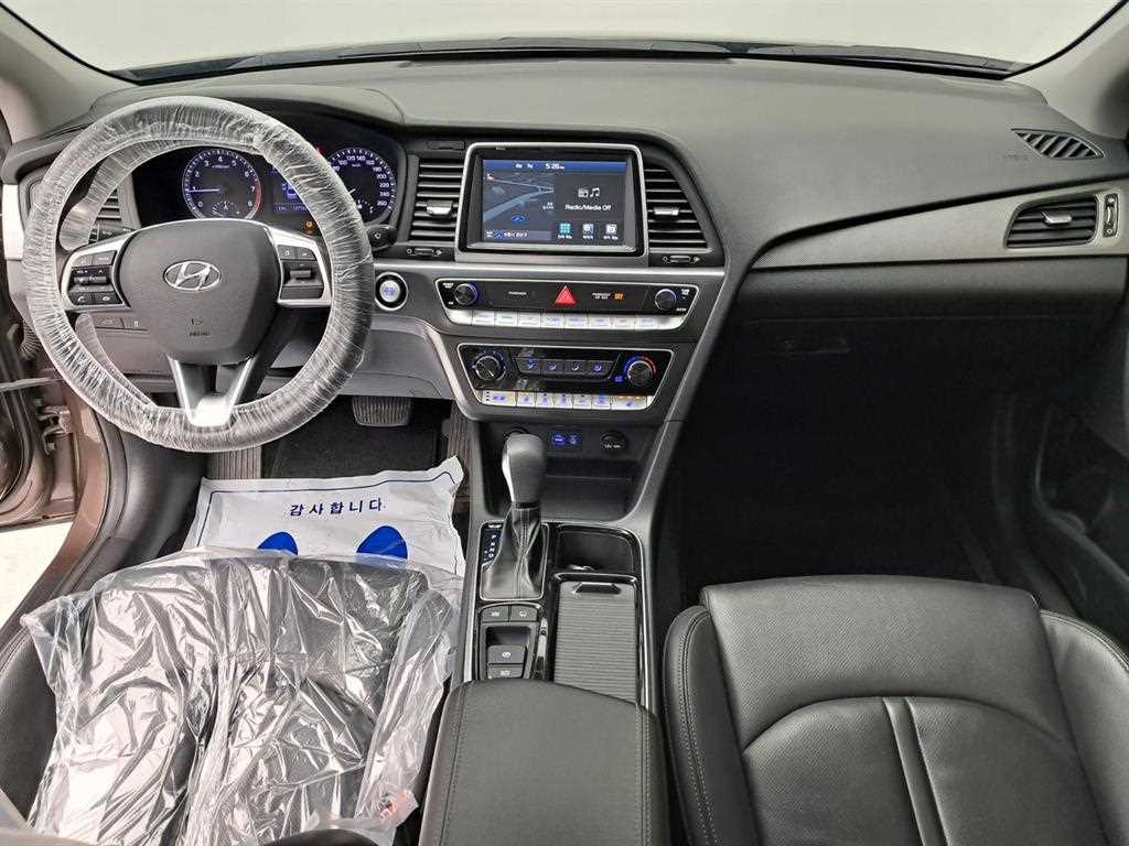 HYUNDAI Sonata - Vista 6