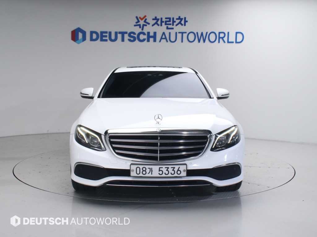 Mercedes Benz E class - Vista 3