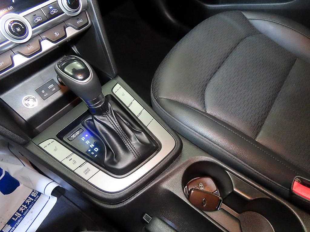 HYUNDAI Avante - Vista 12