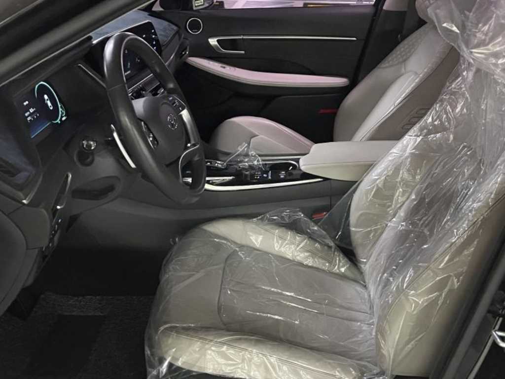 HYUNDAI Sonata - Vista 12