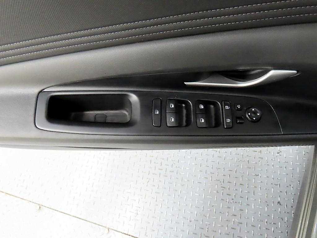 HYUNDAI Avante - Vista 11