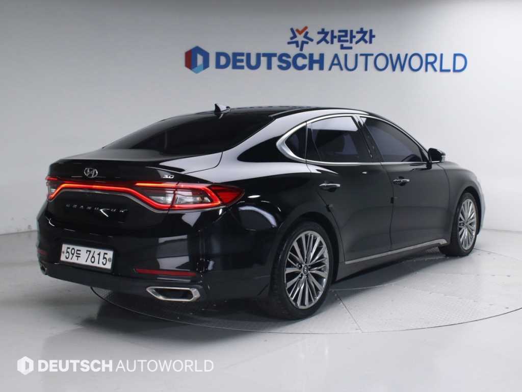 HYUNDAI Grandeur - Vista 2