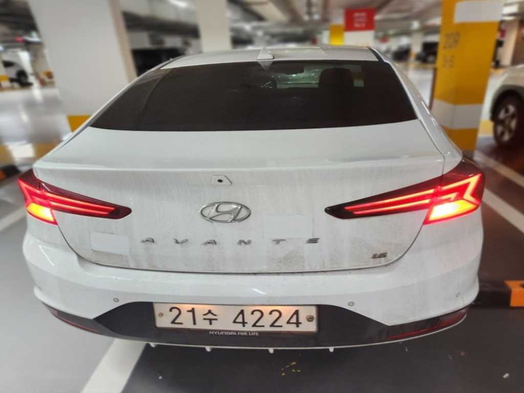 HYUNDAI Avante - Vista 4