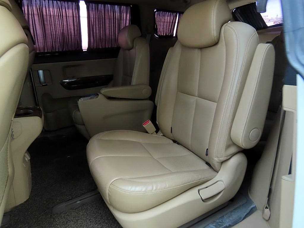 KIA Carnival - Vista 6