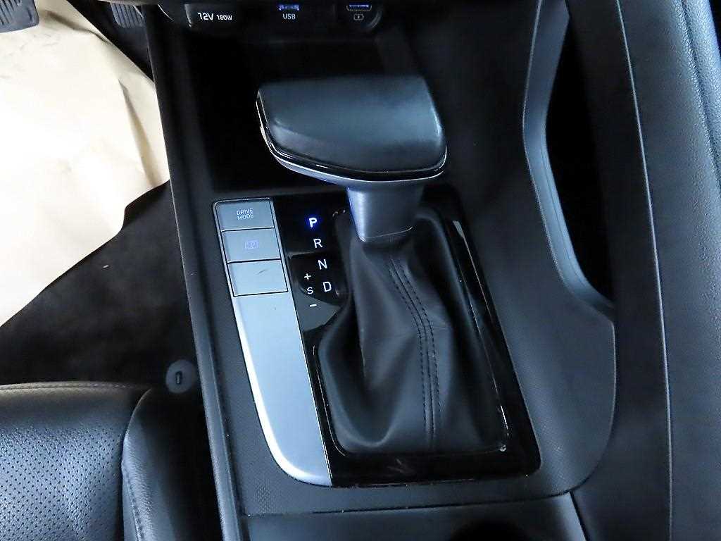 HYUNDAI Avante - Vista 10