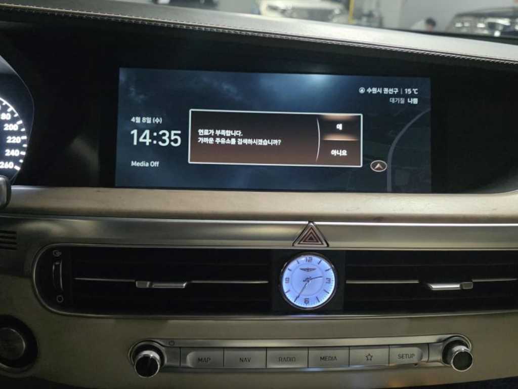 Genesis G90 - Vista 9