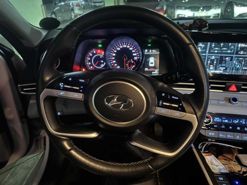 HYUNDAI Avante - Vista 3