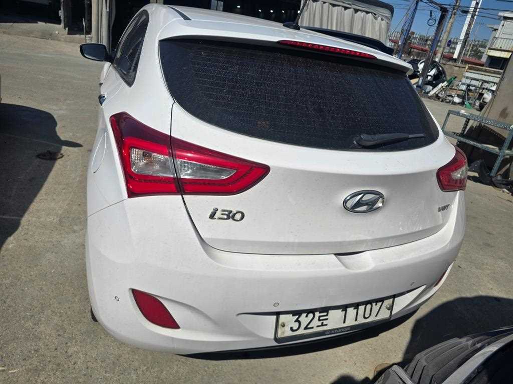 HYUNDAI i30 - Vista 3