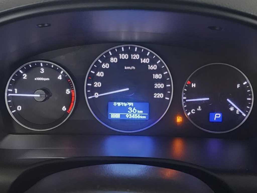 HYUNDAI Starex - Vista 9