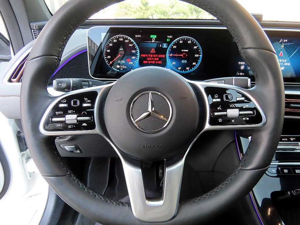 Mercedes Benz EQC - Vista 8