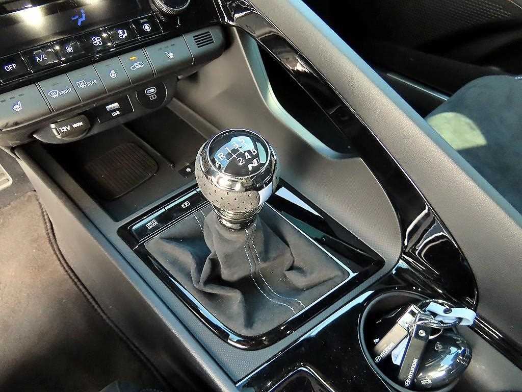 HYUNDAI Avante - Vista 10