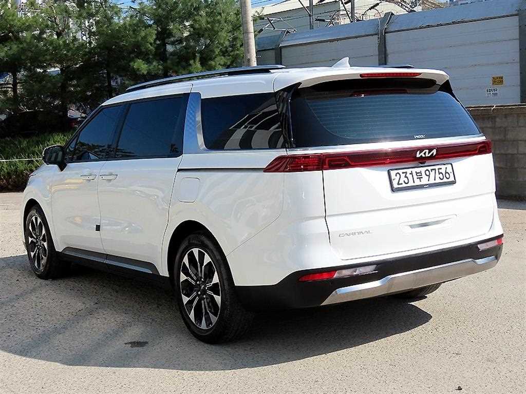 KIA Carnival - Vista 3