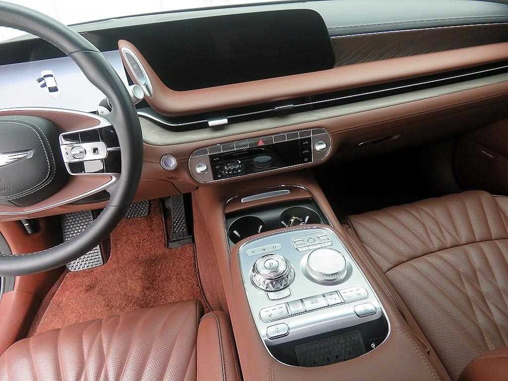 Genesis G90 - Vista 11