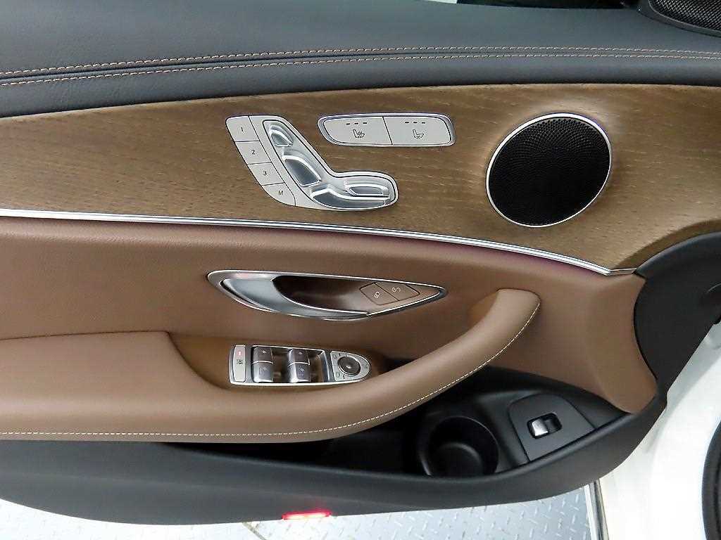 Mercedes Benz E class - Vista 11