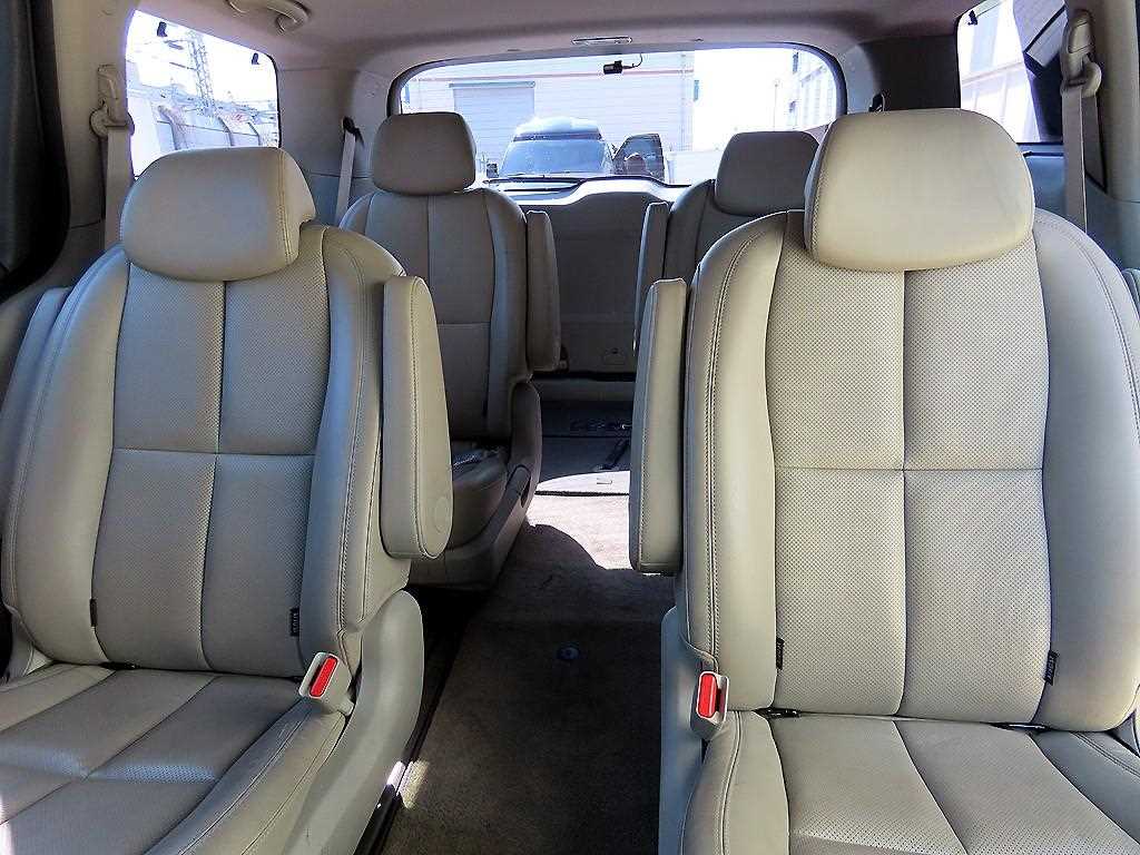 KIA Carnival - Vista 7