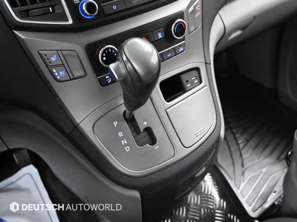 HYUNDAI Starex - Vista 9