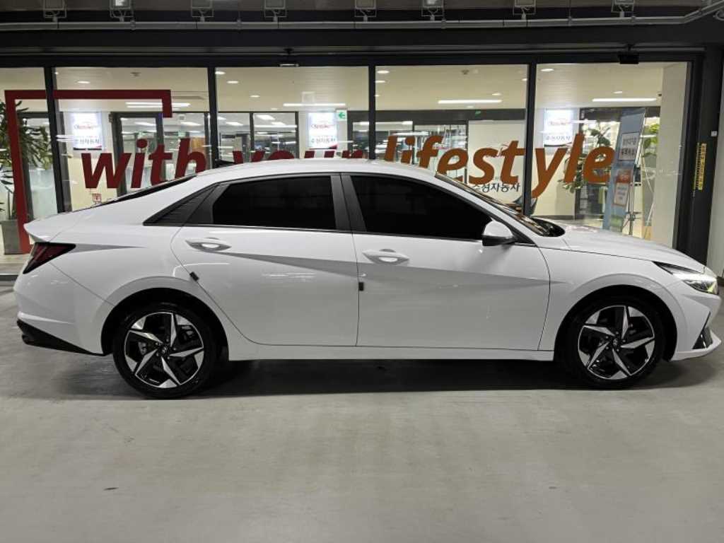 HYUNDAI Avante - Vista 3