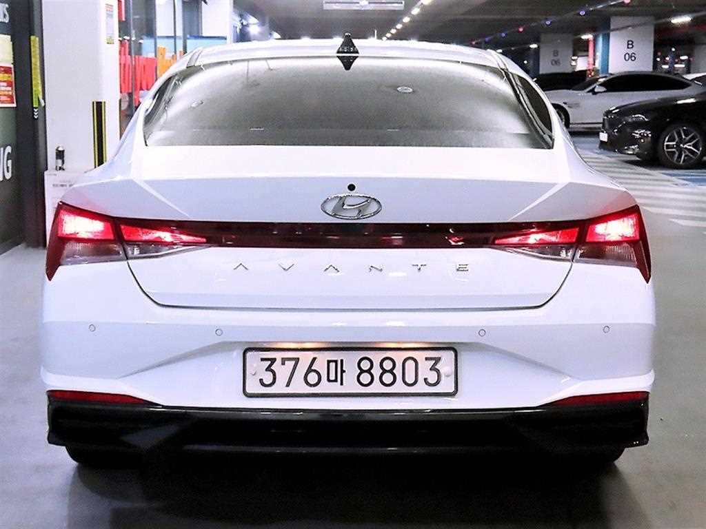 HYUNDAI Avante - Vista 5