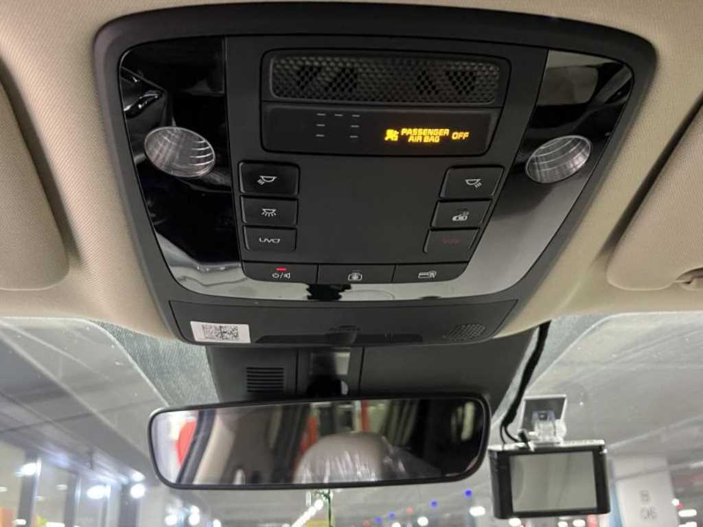 KIA Carnival - Vista 12
