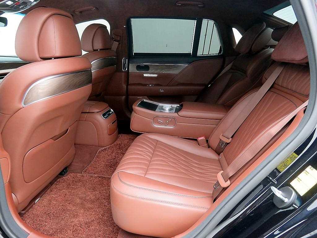 Genesis G90 - Vista 7