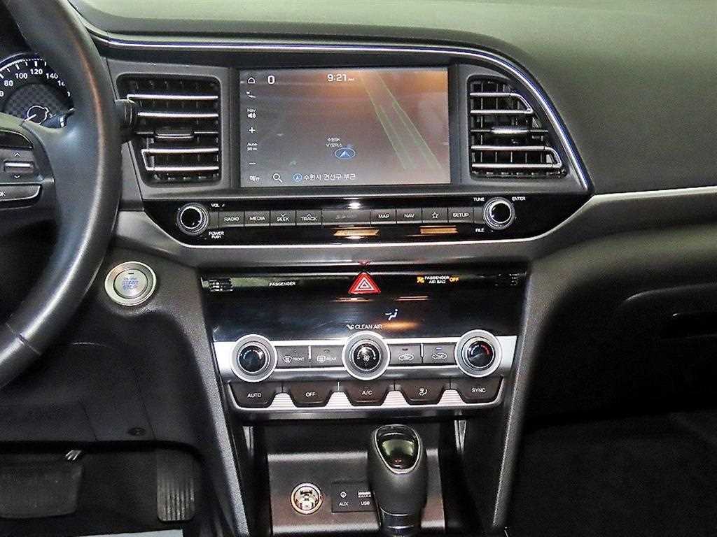 HYUNDAI Avante - Vista 11