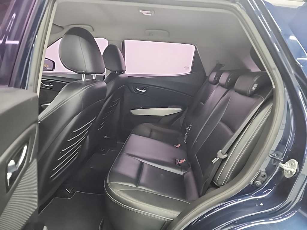 Ssangyong Tivoli - Vista 12