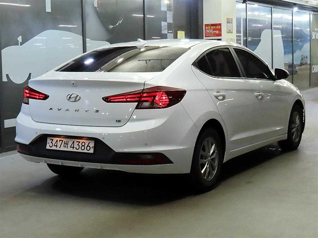 HYUNDAI Avante - Vista 4