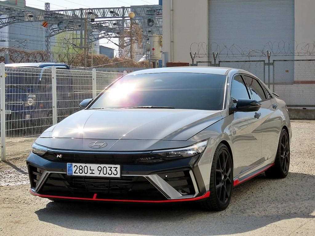 HYUNDAI Avante - Vista 2