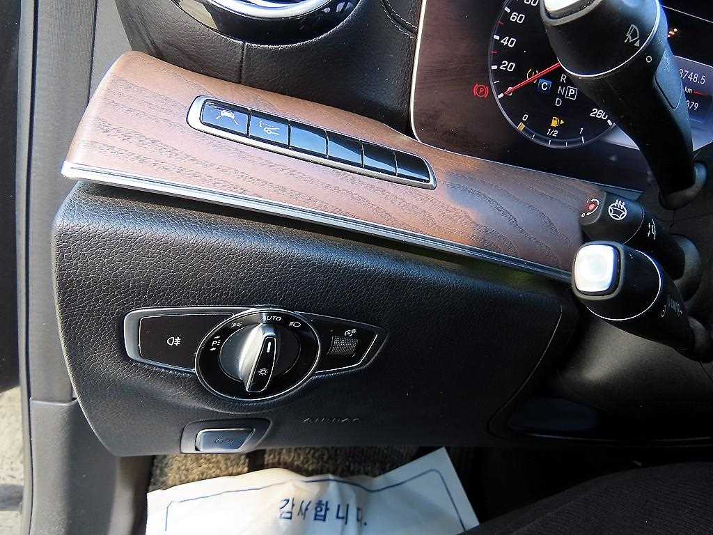 Mercedes Benz E class - Vista 12