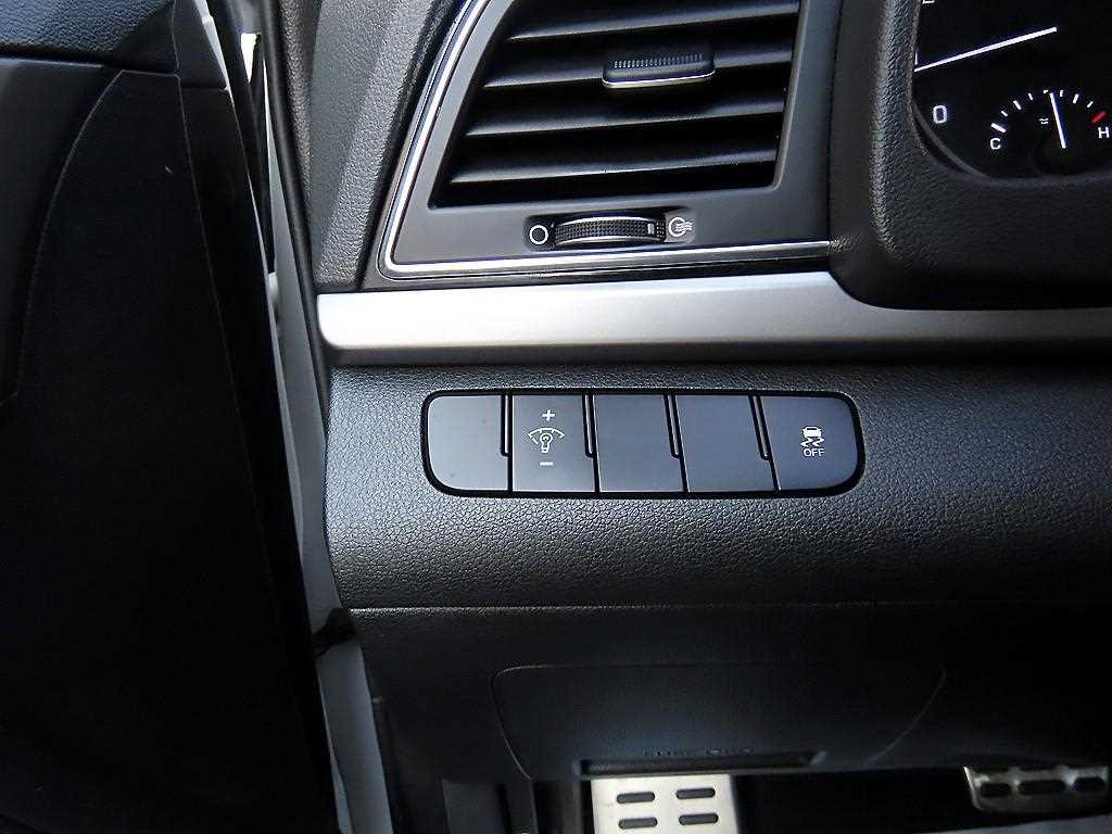 HYUNDAI Avante - Vista 12