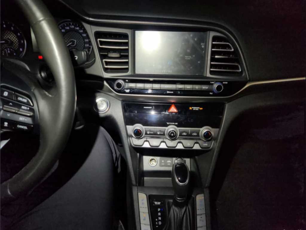 HYUNDAI Avante - Vista 6