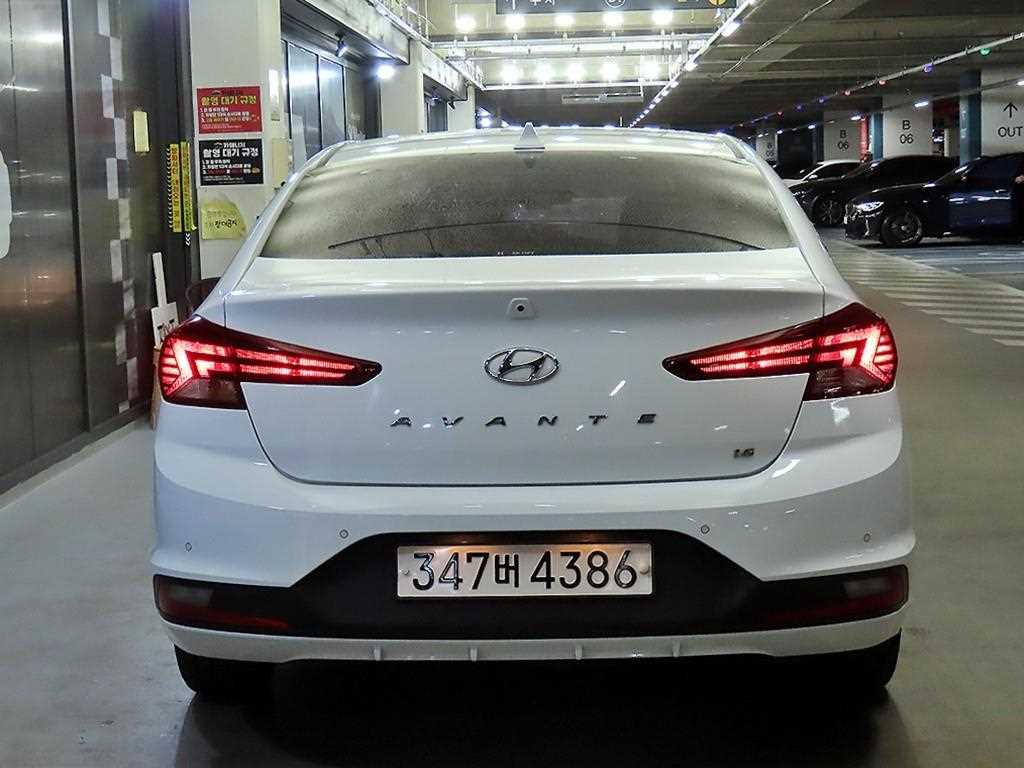 HYUNDAI Avante - Vista 5