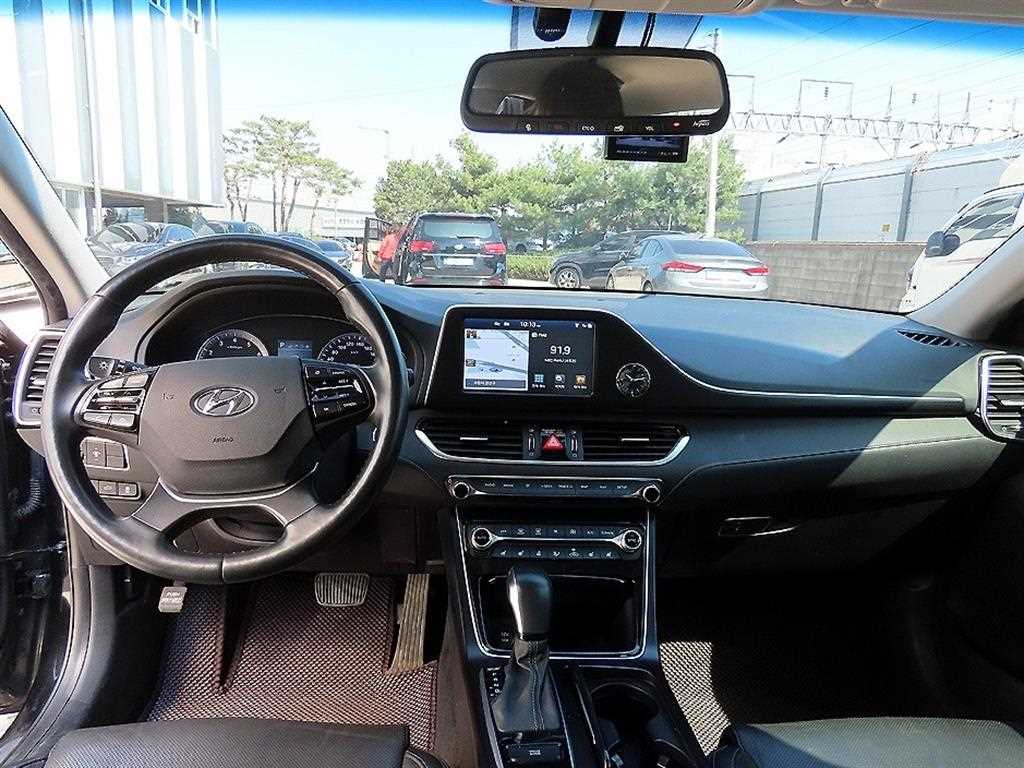 HYUNDAI Grandeur - Vista 7