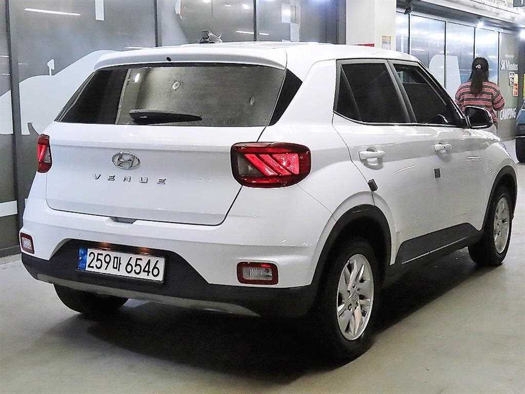 HYUNDAI Venue - Vista 4