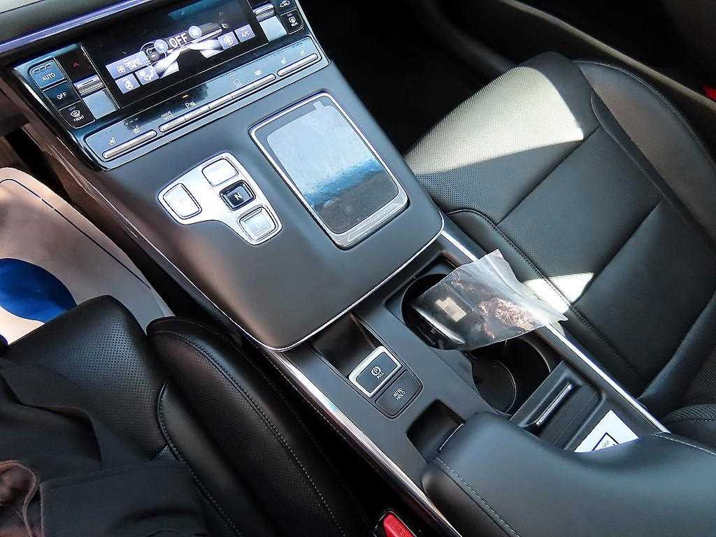 HYUNDAI Grandeur - Vista 11
