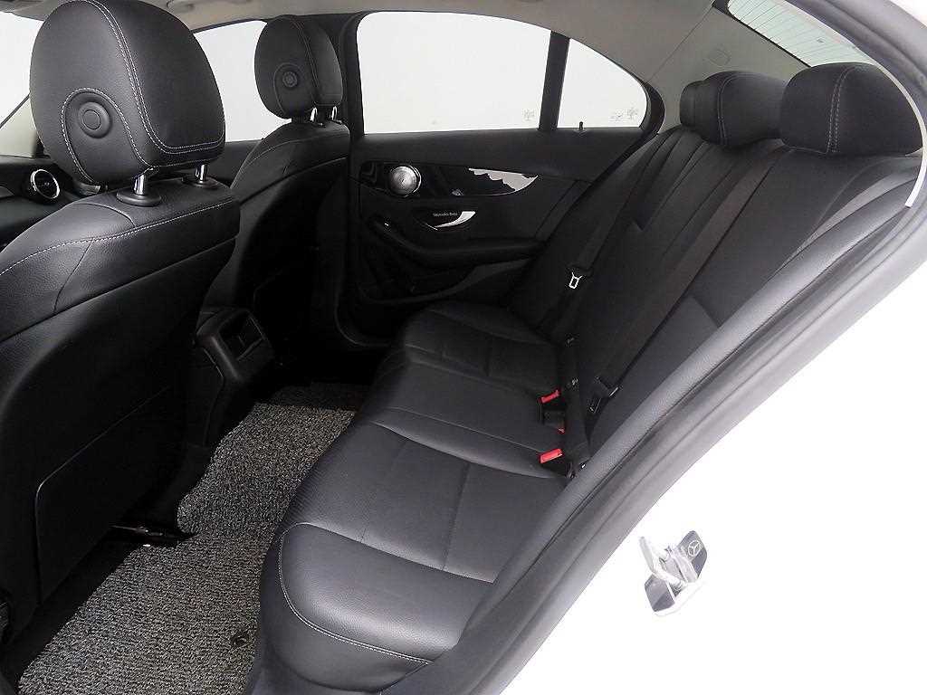 Mercedes Benz C Class - Vista 6