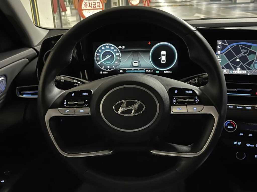 HYUNDAI Avante - Vista 10