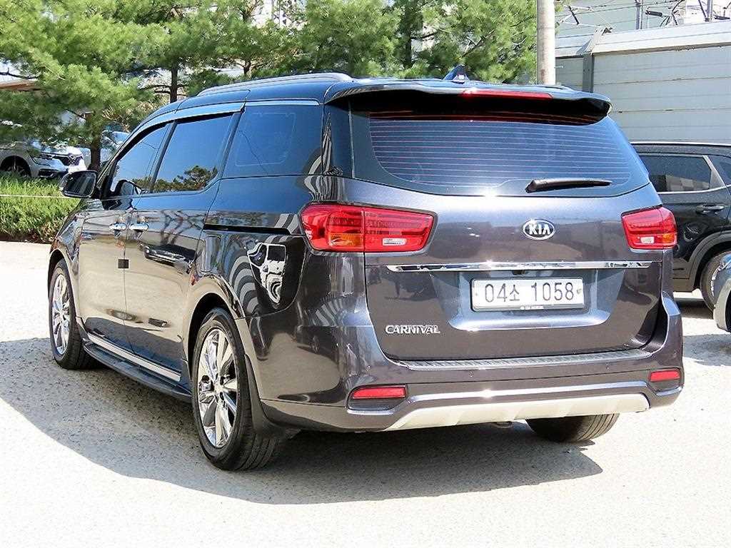 KIA Carnival - Vista 3